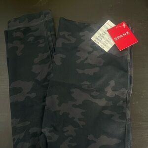 SPANX Look at Me Now Seamless Leggings - black camo